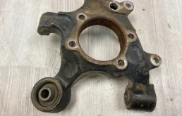 Кулак задний левый для Mitsubishi Pajero на фотографиях