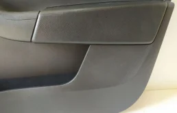 Уплотнитель передней правой двери для Skoda Rapid 2018 года на фотографиях