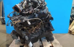 Двигатель без навесного для Nissan Pathfinder 2000 года на фотографиях