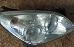 Фара правая для Opel Astra 2007 года на фотографиях