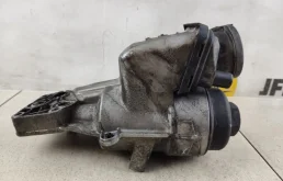 Корпус масляного фильтра для Volvo C30 на фотографиях