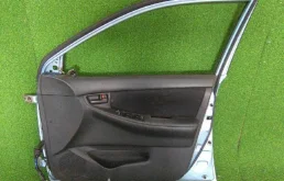 Дверь передняя правая для Toyota Corolla 2003 года на фотографиях