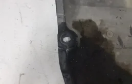 Пластиковая защита двигателя для Volvo XC90 2002 года на фотографиях