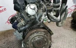 Двигатель без навесного для Renault Logan 2008 года на фотографиях