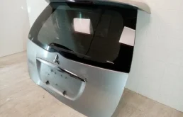 Двери для Mitsubishi Grandis 2005 года на фотографиях