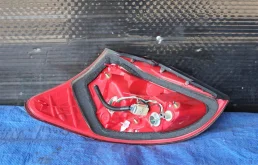 Фонарь внешний правый для Toyota RAV4 на фотографиях