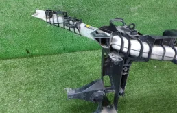 Усилитель переднего бампера для Mercedes-Benz CLA class 2018 года на фотографиях