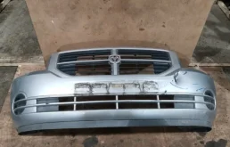 Бампер для Dodge Caliber 2006 года на фотографиях