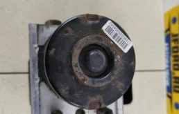 Блок ABS для Suzuki Grand Vitara на фотографиях