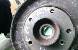 Кулак задний левый для BMW 5er 1998 года на фотографиях