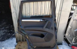 Уплотнитель передней правой двери для Audi Q7 2008 года на фотографиях