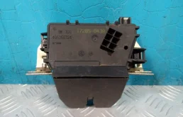 Замок багажника для Opel Astra 2011 года на фотографиях