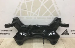 Подрамник двигателя для Hyundai Solaris 2014 года на фотографиях