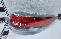 Фонарь внутренний правый для Toyota Highlander на фотографиях