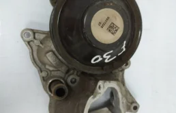 Насос охлаждающей жидкости ДВС(Помпа) для BMW X3 2012 года на фотографиях