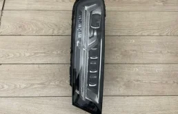 Фара ксенон правая для Audi Q7 на фотографиях