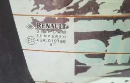 Стекло заднее для Renault Logan 2017 года на фотографиях
