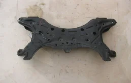 Подрамник двигателя для Toyota Corolla на фотографиях