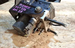 Блок ABS для Toyota Avensis на фотографиях