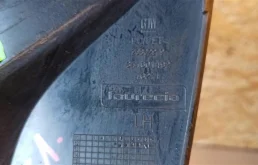 Усилитель переднего бампера для Opel Zafira 2007 года на фотографиях