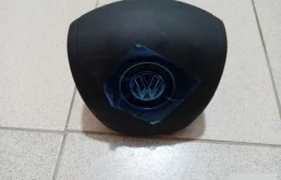 Подушка безопасности водителя для Volkswagen Touareg 2014 года на фотографиях