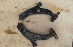 Рычаг передний правый нижний для Mazda CX 5 2021 года на фотографиях