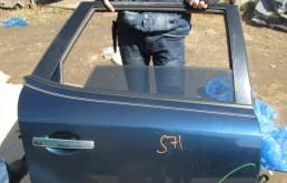 Молдинг задней правой двери (822D21AA0A) для Nissan Murano Z51 2007-2015