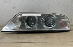 Фара ксенон левая для Volkswagen Touareg 2003 года на фотографиях