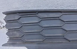 Решетка переднего бампера правая нижняя для Skoda Rapid 2020 года на фотографиях