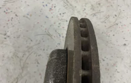 Диски тормозные передние (комплект) для BMW 5er 2018 года на фотографиях