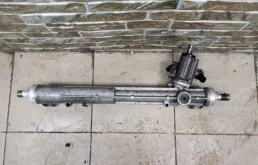 Рулевая рейка для Audi Q5 2016 года на фотографиях