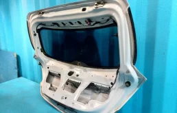 Дверь багажника для Opel Astra 2013 года на фотографиях