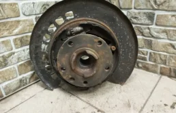 Кулак задний левый для Audi Q7 на фотографиях