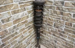 Амортизатор задний правый для BMW 5er 2011 года на фотографиях