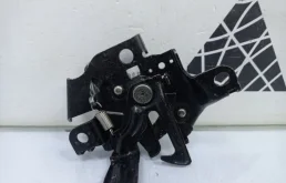 Замок капота для Toyota Corolla 2007 года на фотографиях