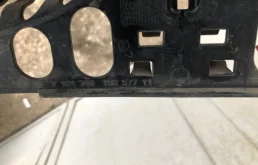 Кронштейн заднего бампера левый для BMW 5er 2010 года на фотографиях