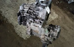 Двигатель без навесного для Nissan X-Trail 2000 года на фотографиях