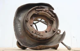 Кулак задний левый для Mitsubishi Pajero на фотографиях