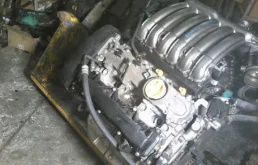 Двигатель без навесного для Renault Laguna на фотографиях