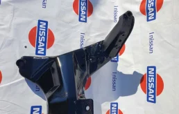 Подрамник двигателя для Nissan Almera Classic 2009 года на фотографиях