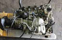 Двигатель для Nissan Primera 2006 года на фотографиях