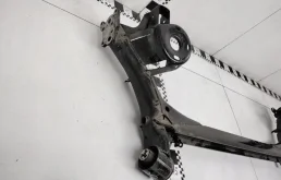 Подрамник двигателя для Skoda Rapid 2017 года на фотографиях