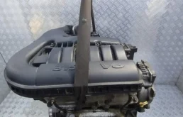 Двигатель без навесного для Chrysler 300C 2011 года на фотографиях