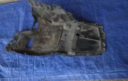 левая защита двигателя (5140905020) для Toyota Avensis Седан T250 2003-2008