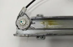 Стеклоподъемник передний правый для Hyundai Solaris 2015 года на фотографиях