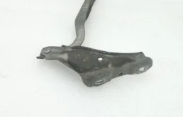 Петля капота левая для Skoda Rapid 2018 года на фотографиях