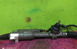 Рулевая рейка для Audi A8 2013 года на фотографиях