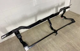 Усилитель переднего бампера для Mitsubishi Pajero Sport 2002 года на фотографиях