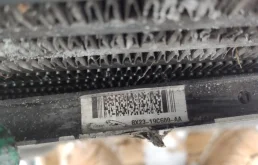 Радиатор кондиционера для Jaguar XF 2014 года на фотографиях