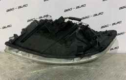 Фара правая для Volvo C30 2007 года на фотографиях